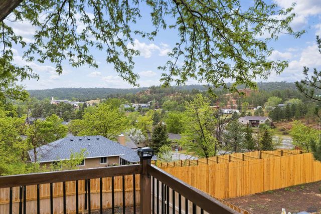 3005 SUNNY HILL CIR, Rapid City, SD 57702