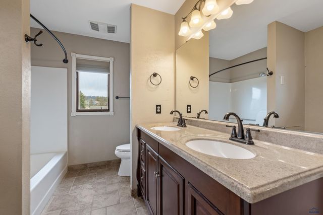 3005 SUNNY HILL CIR, Rapid City, SD 57702
