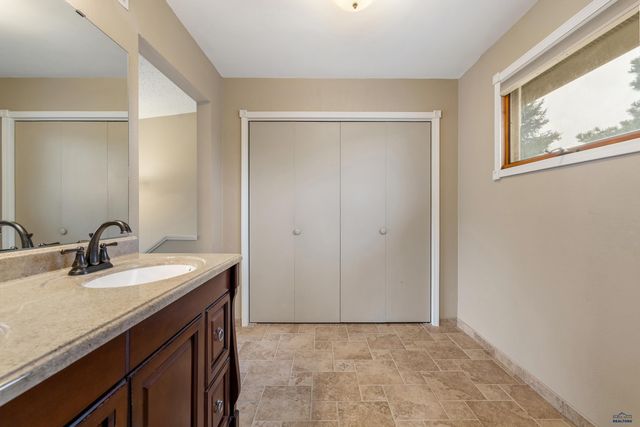 3005 SUNNY HILL CIR, Rapid City, SD 57702