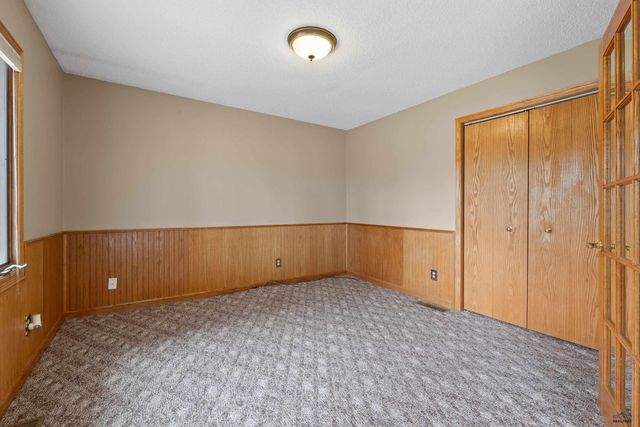 3005 SUNNY HILL CIR, Rapid City, SD 57702