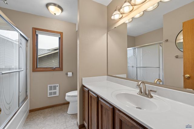 3005 SUNNY HILL CIR, Rapid City, SD 57702