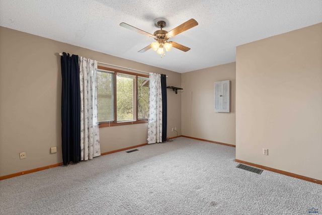 3005 SUNNY HILL CIR, Rapid City, SD 57702