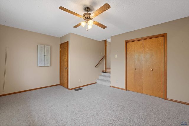 3005 SUNNY HILL CIR, Rapid City, SD 57702
