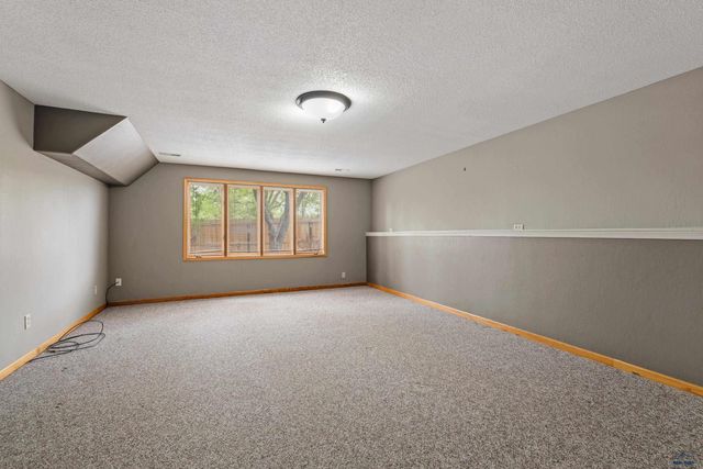 3005 SUNNY HILL CIR, Rapid City, SD 57702
