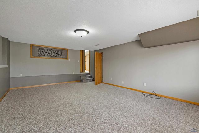 3005 SUNNY HILL CIR, Rapid City, SD 57702