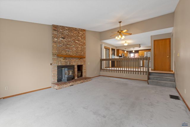3005 SUNNY HILL CIR, Rapid City, SD 57702