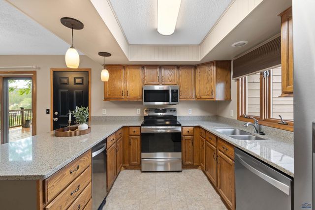 3005 SUNNY HILL CIR, Rapid City, SD 57702