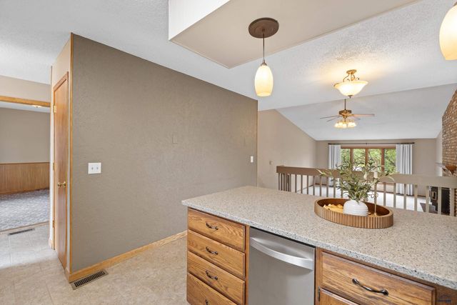 3005 SUNNY HILL CIR, Rapid City, SD 57702