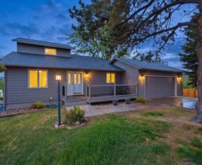 3005 SUNNY HILL CIR, Rapid City, SD 57702