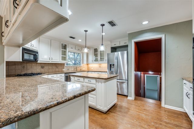 2705 Black Oak Lane, Arlington, TX 76012