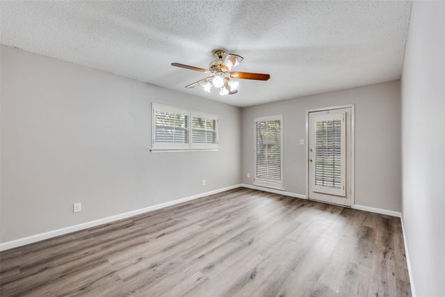 2705 Black Oak Lane, Arlington, TX 76012