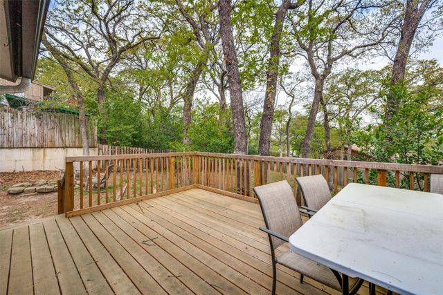 2705 Black Oak Lane, Arlington, TX 76012