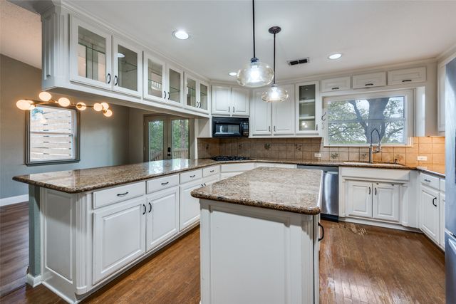 2705 Black Oak Lane, Arlington, TX 76012