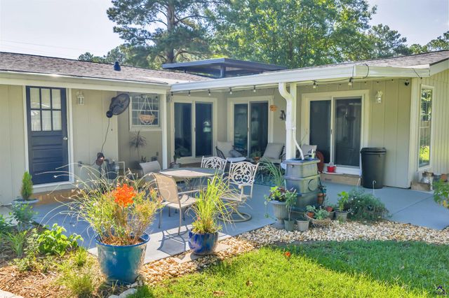 1015 Country Club Road, Perry, GA 31069