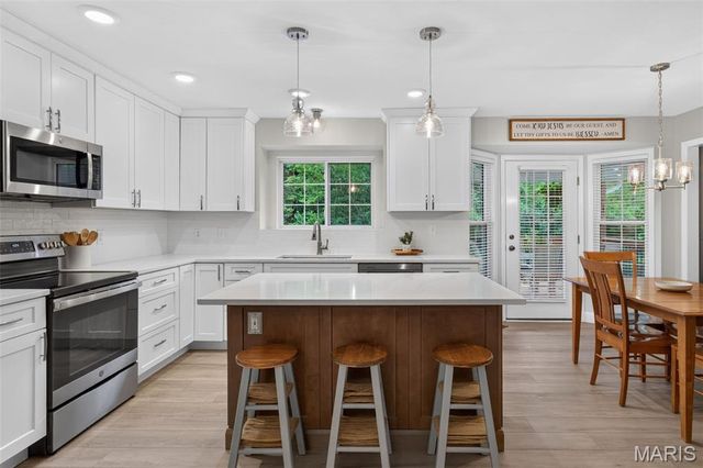 893 Home Park Drive, St Peters, MO 63376