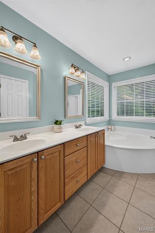 893 Home Park Drive, St Peters, MO 63376