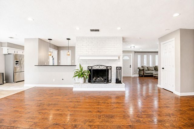 1907 Round Spring Drive, Houston, TX 77339