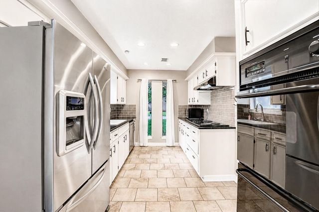1907 Round Spring Drive, Houston, TX 77339