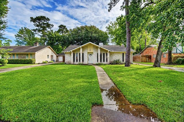 1907 Round Spring Drive, Houston, TX 77339