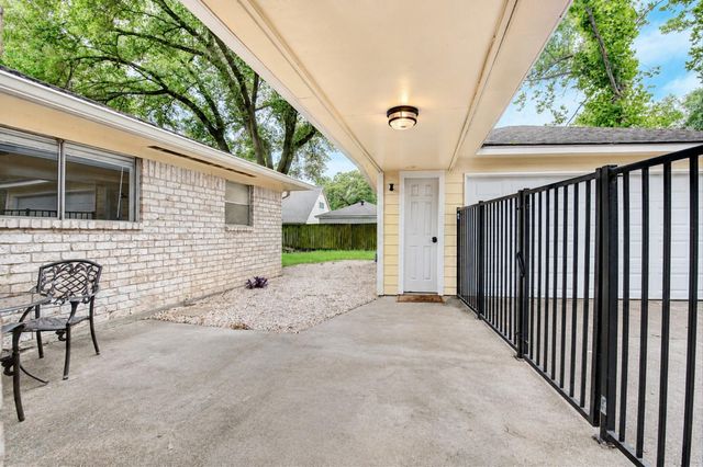 1907 Round Spring Drive, Houston, TX 77339