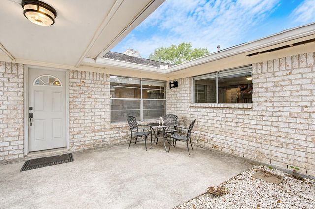 1907 Round Spring Drive, Houston, TX 77339