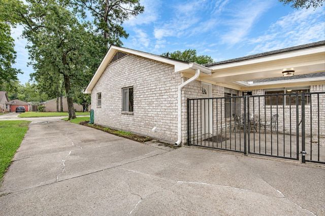 1907 Round Spring Drive, Houston, TX 77339
