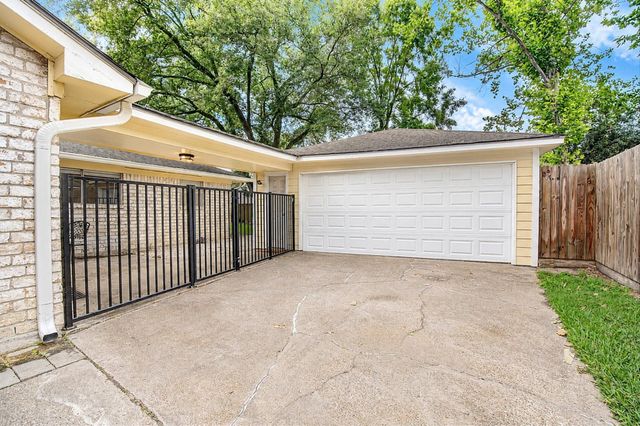 1907 Round Spring Drive, Houston, TX 77339