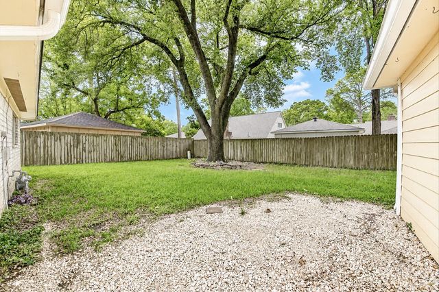 1907 Round Spring Drive, Houston, TX 77339