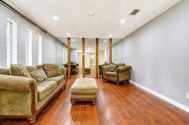 1907 Round Spring Drive, Houston, TX 77339