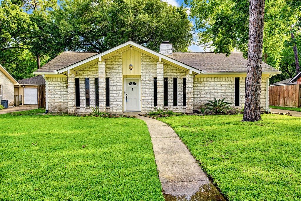 1907 Round Spring Drive, Houston, TX 77339