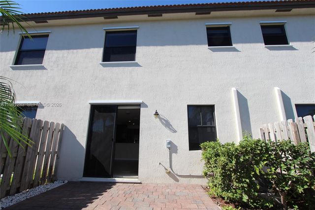 8899 NW 98 AV 8899, Doral, FL 33178