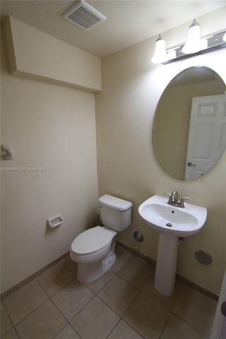 8899 NW 98 AV 8899, Doral, FL 33178