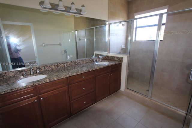 8899 NW 98 AV 8899, Doral, FL 33178