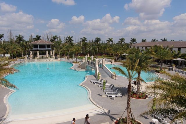 8899 NW 98 AV 8899, Doral, FL 33178