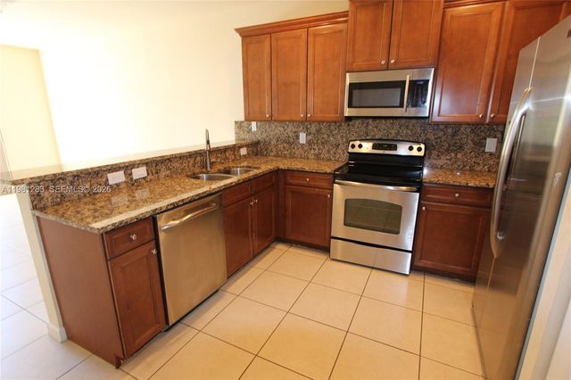 8899 NW 98 AV 8899, Doral, FL 33178