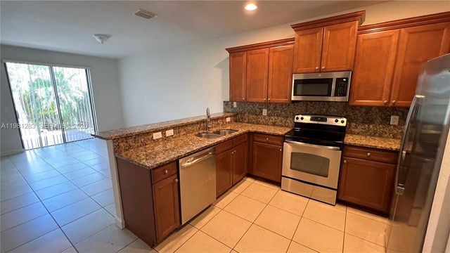 8899 NW 98 AV 8899, Doral, FL 33178