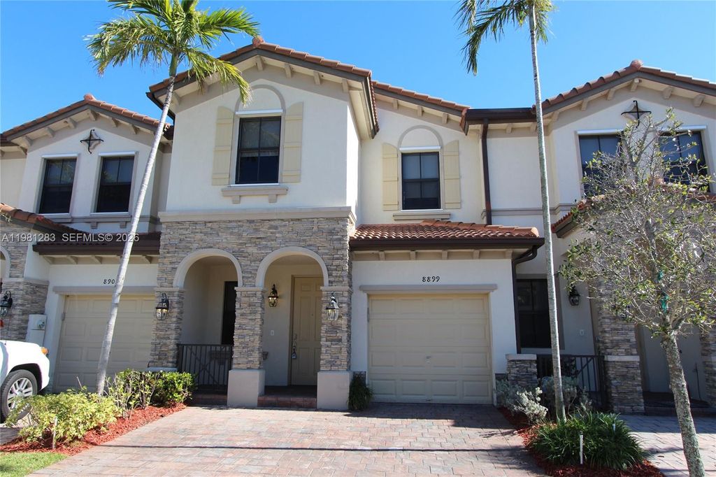 8899 NW 98 AV 8899, Doral, FL 33178