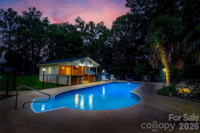 109 Falling Leaf Lane, Mount Holly, NC 28120
