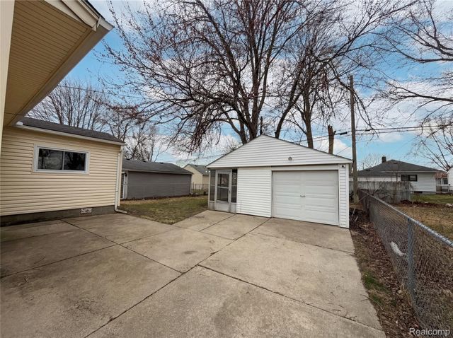 22103 Wilmot Avenue, Eastpointe, MI 48021