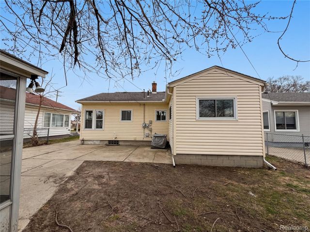 22103 Wilmot Avenue, Eastpointe, MI 48021