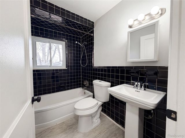 22103 Wilmot Avenue, Eastpointe, MI 48021