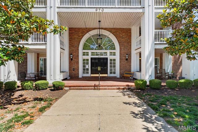 970 N Spoede Road 26, St Louis, MO 63146