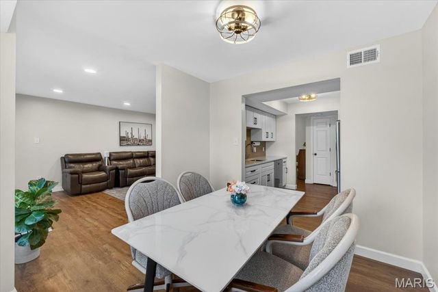 970 N Spoede Road 26, St Louis, MO 63146