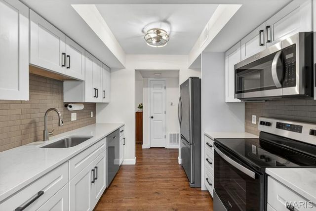970 N Spoede Road 26, St Louis, MO 63146