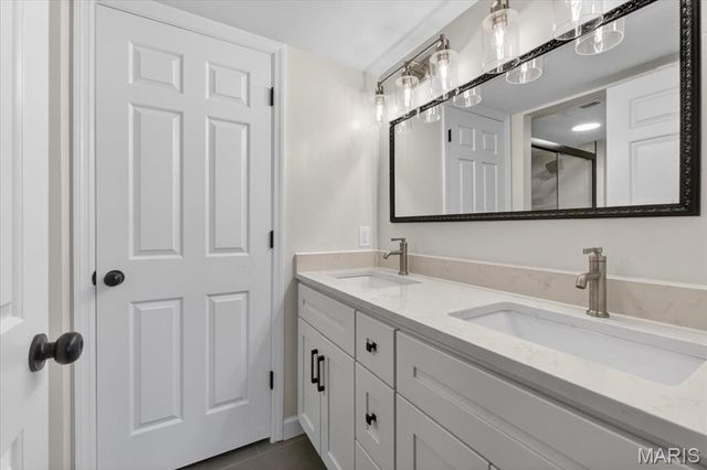970 N Spoede Road 26, St Louis, MO 63146
