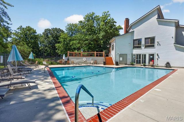 970 N Spoede Road 26, St Louis, MO 63146