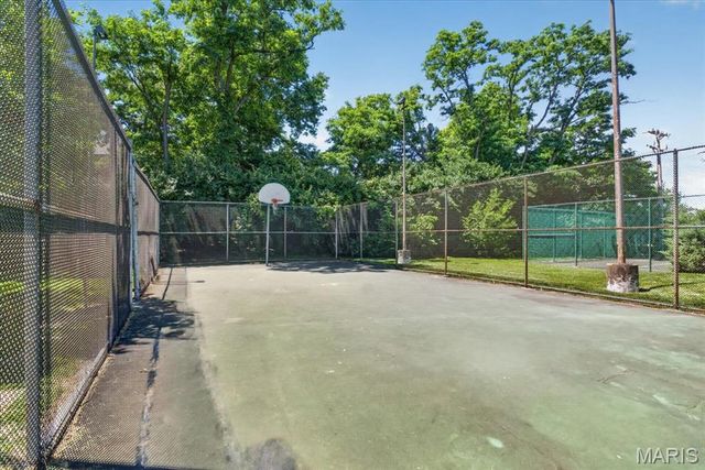 970 N Spoede Road 26, St Louis, MO 63146