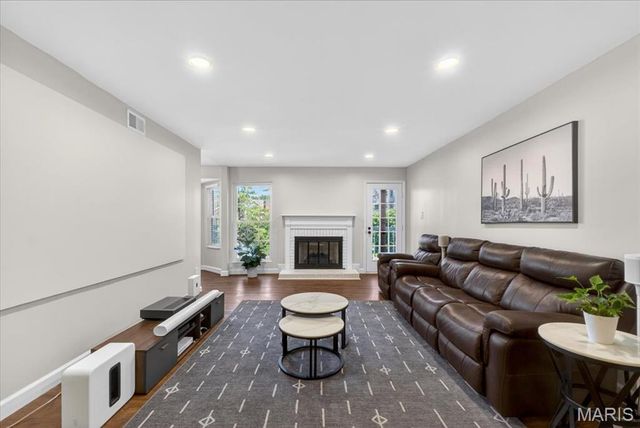 970 N Spoede Road 26, St Louis, MO 63146