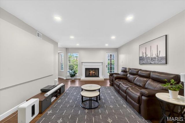 970 N Spoede Road 26, St Louis, MO 63146