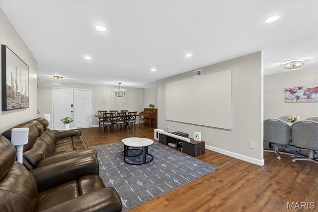 970 N Spoede Road 26, St Louis, MO 63146